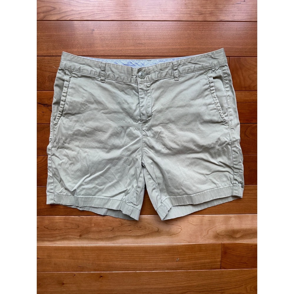 LL Bean Favorite Fit Chino Shorts pale green Womens Size 8‎ Cotton Blend Casual